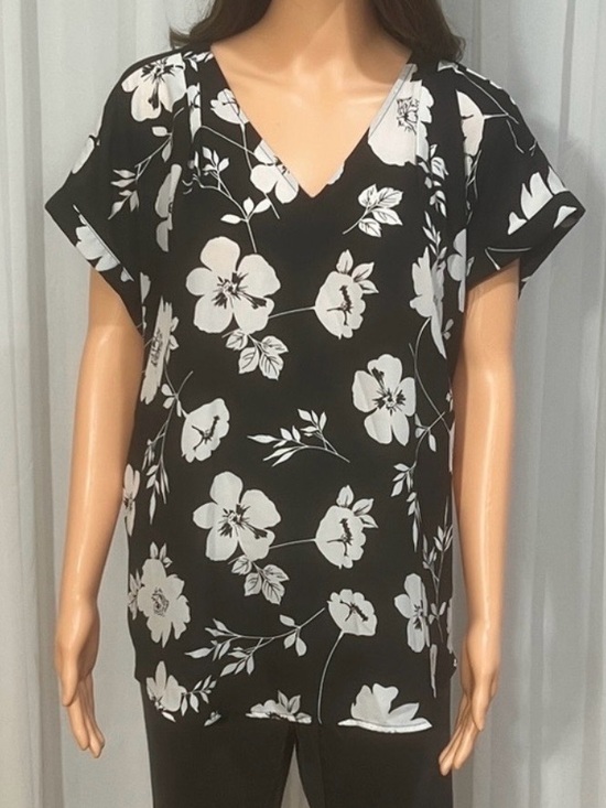 Simply Vera Vera Wang Tops - Simply Vera Vera Wang Monochrome Floral Top